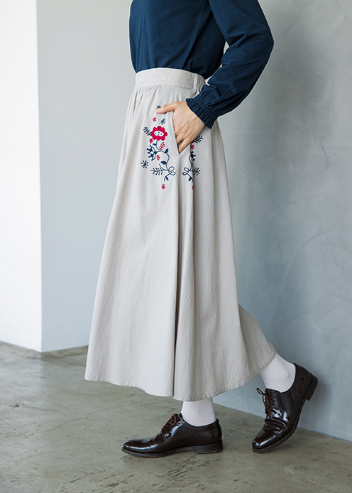 手織りオーガニックコットンフラワー手刺繍フレアスカート