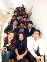 サフィアを含め、8大学、21名の学生とともに第1回決起ミーティングを開催。（2009/11/25）